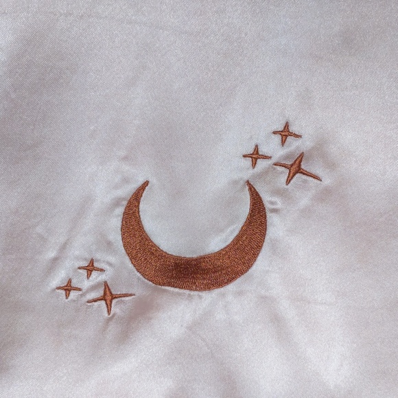 Rose Quartz Goddess Provisions Queen size satin finish pillowcase never used - Picture 4 of 4